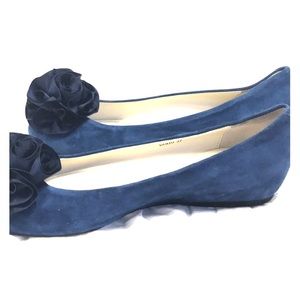 Women’s navy blue flats